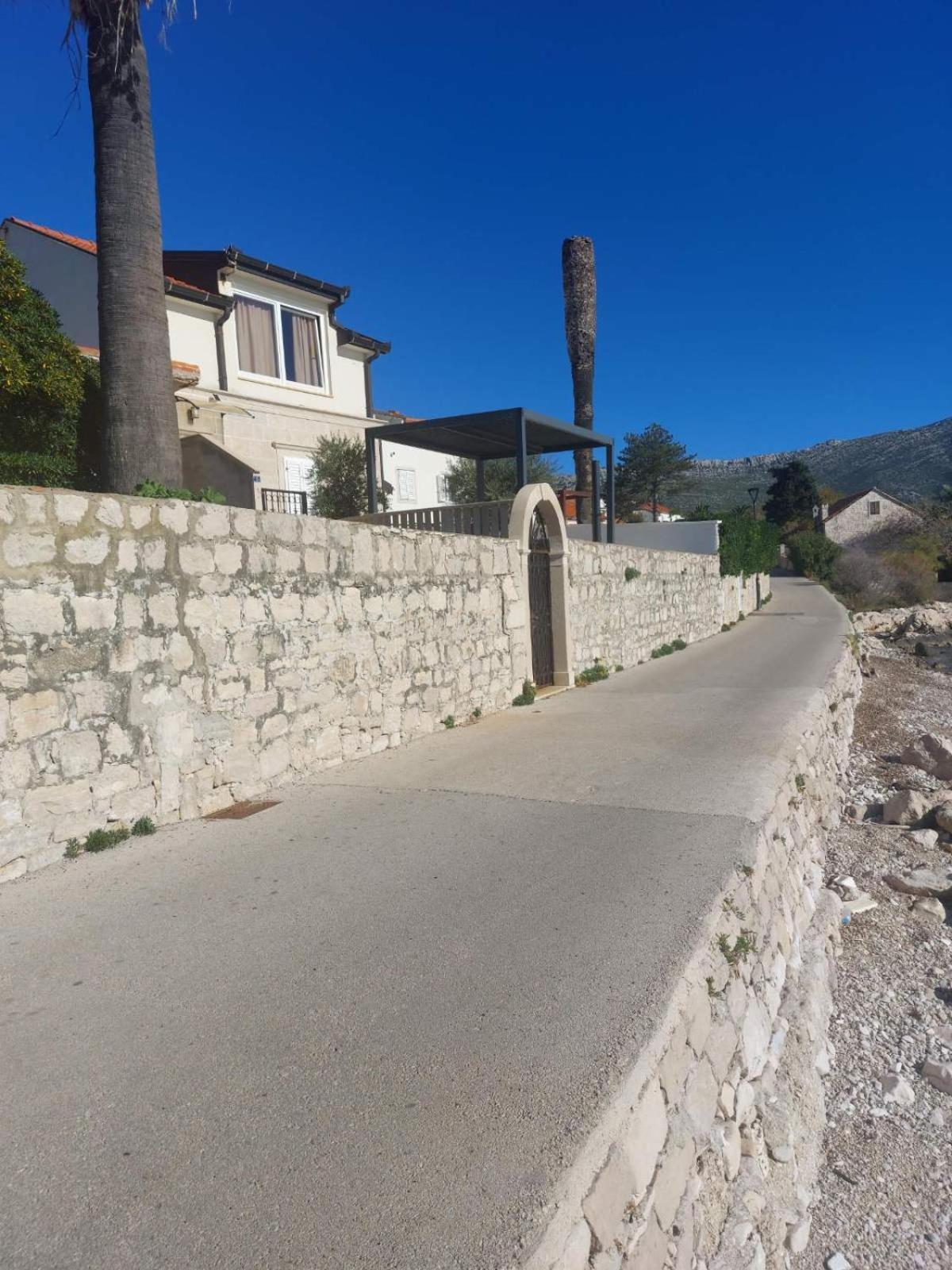 Holiday Home Luna Orebic Bagian luar foto