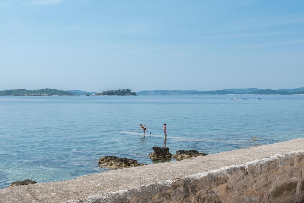 Holiday Home Luna Orebic Bagian luar foto