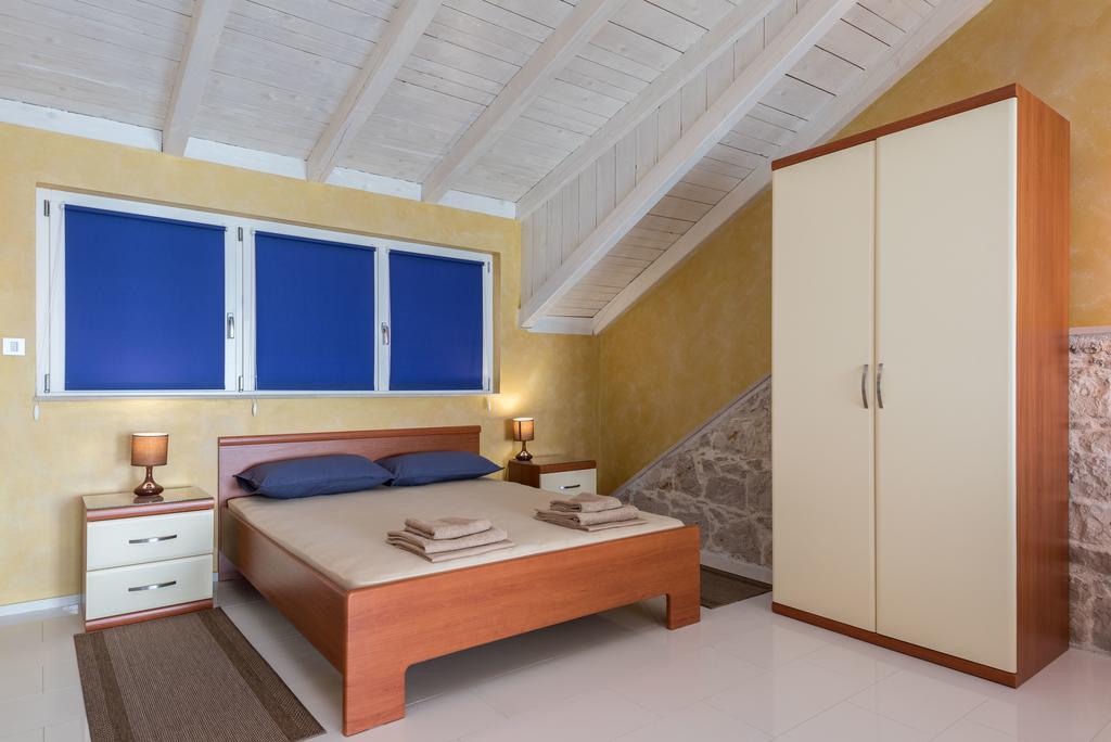 Holiday Home Luna Orebic Bagian luar foto